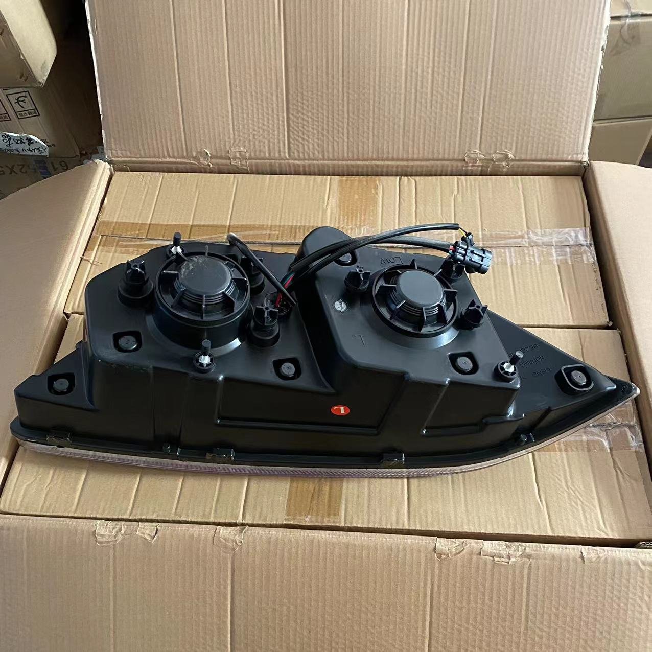 Jetbus Adiputro Bus Head Light for Bus Head Lamp WJC-Q-001