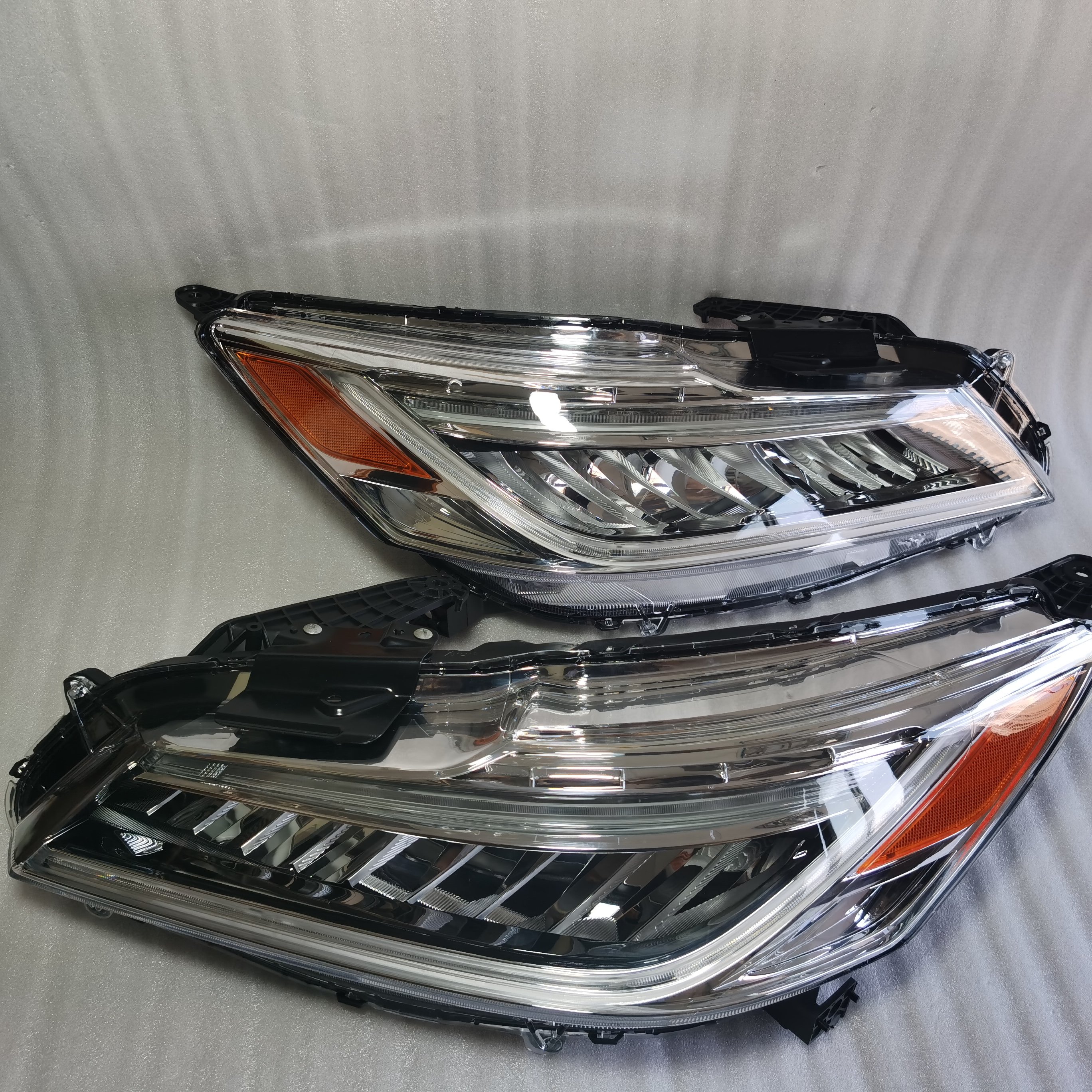 HEAD Lamp LED Top Quality Bus Part OEM 81551-36420 81561-36310 for Toyota Coaster BB20 BB40 HZB50 HZB70 PC Size TAIL Light
