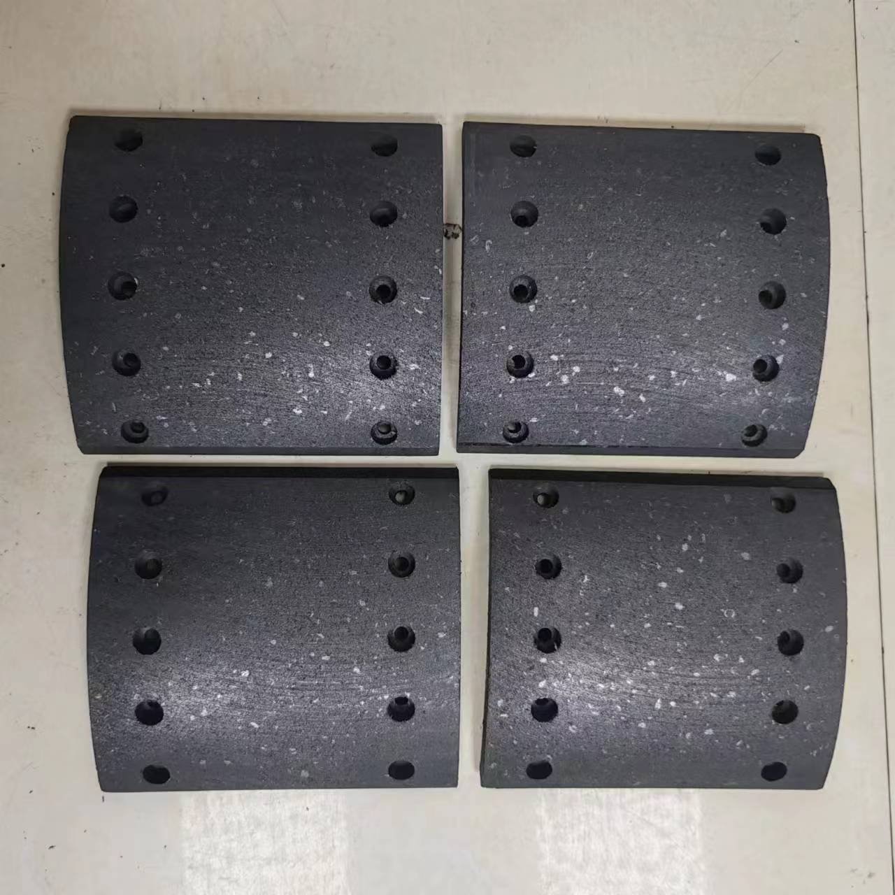 China Manufacture Quality Trailer Brake Lining 19935 Used for Truck Brake Lining Heavy Truck Spare Parts19935