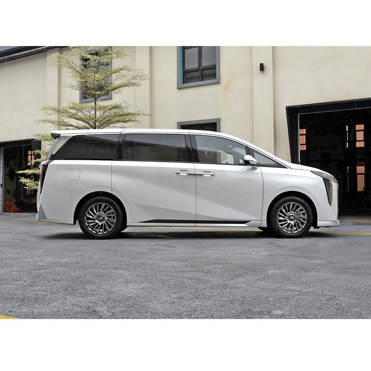 Suzuki Letsi M8 MPV New Hybrid Gasoline Petrol Vehicle with LED Camera Electric Light Leather Turbo 1/2 Ton 1 Pendant Lights FWD