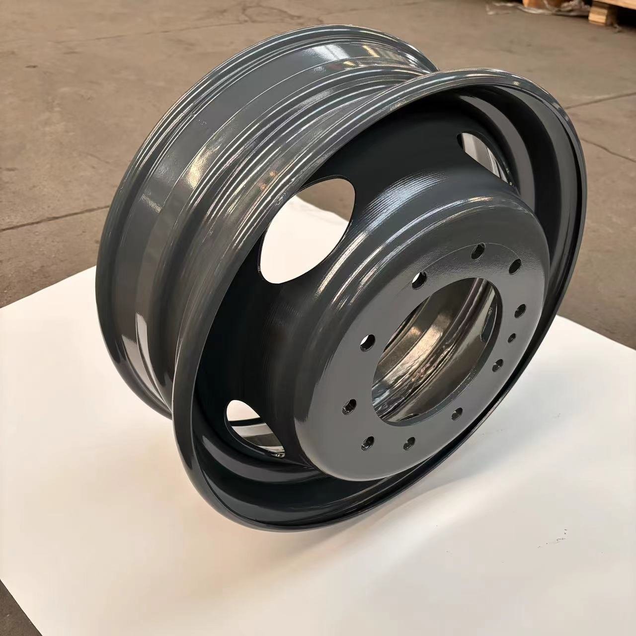 24x8.5 Steel Wheel Rims for Trucks and Trailer Supplier in China