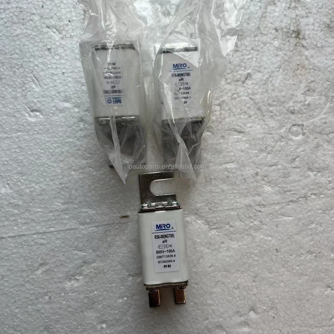 Zhongtong Bus Accessories Factory Direct RS6-00 800V-100A Loader Charging Line Fuse Original Bus Charging Line
