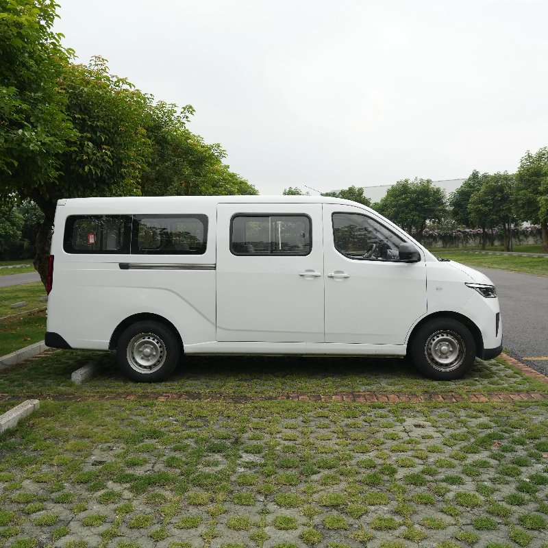 Popular 230km/300km Electric Mini Bus Wuling Yangguang Taxi Car Rental Ev Cars 6 Seats