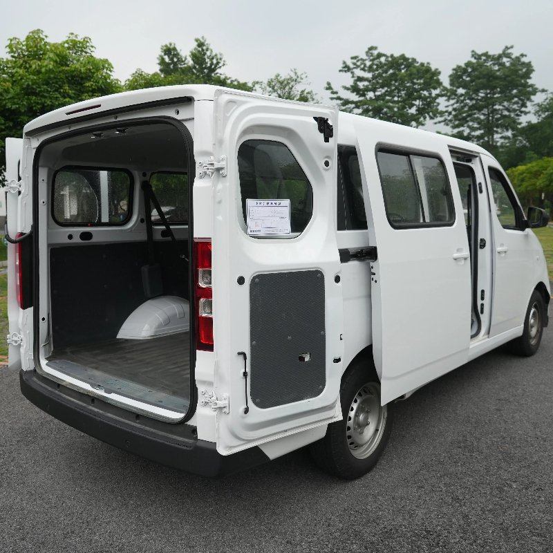 Popular 230km/300km Electric Mini Bus Wuling Yangguang Taxi Car Rental Ev Cars 6 Seats