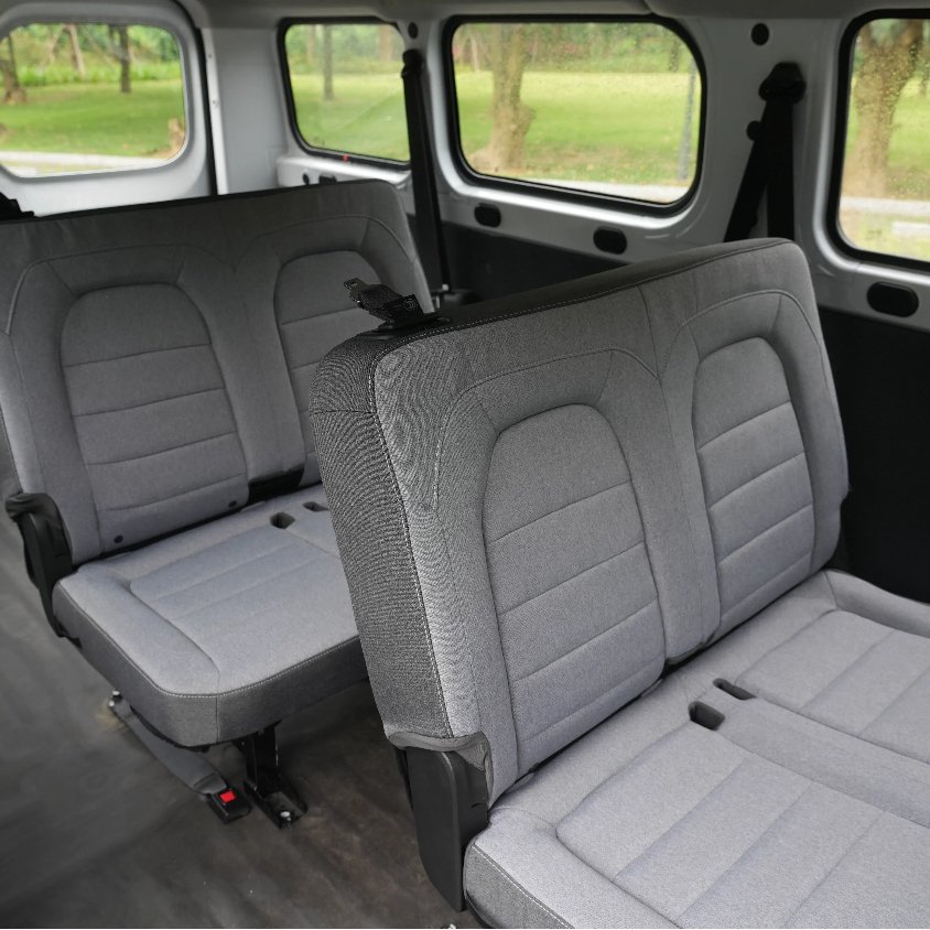 Popular 230km/300km Electric Mini Bus Wuling Yangguang Taxi Car Rental Ev Cars 6 Seats