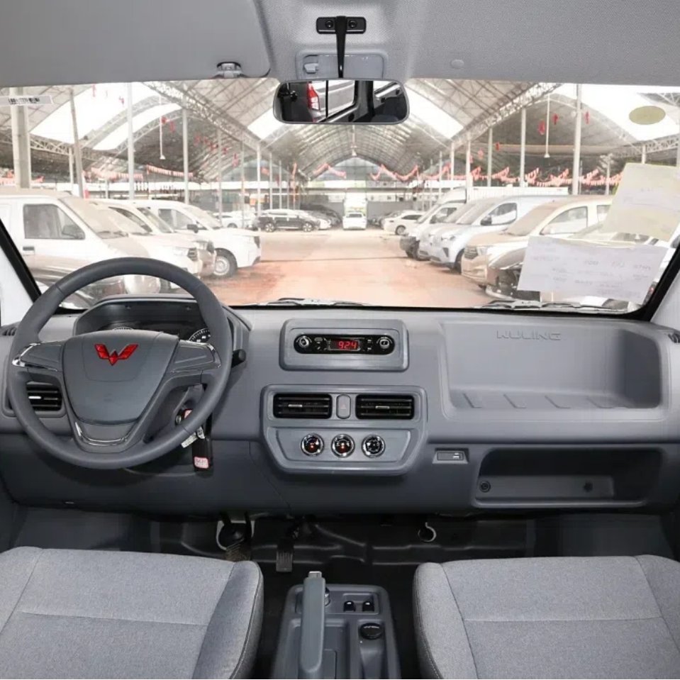 Popular 230km/300km Electric Mini Bus Wuling Yangguang Taxi Car Rental Ev Cars 6 Seats