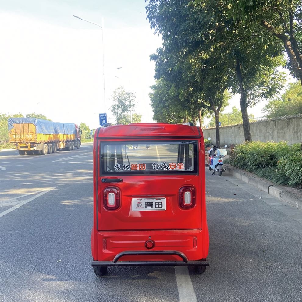 Morden Style Tuk Engine Fully Enclosed Mobility Scooter Tricycle Three