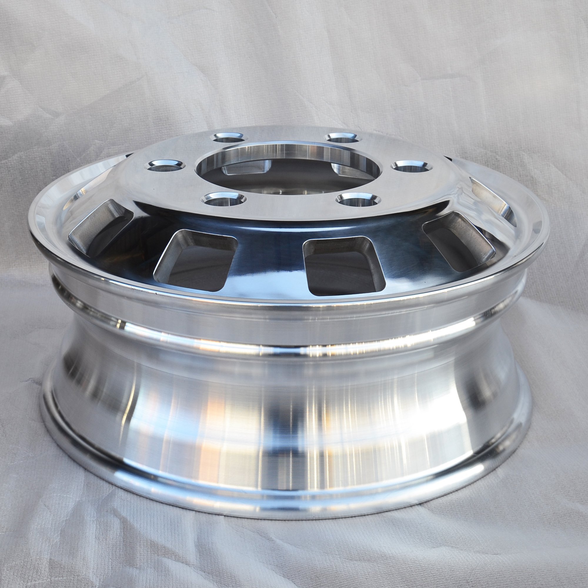 17.5x6.0 Aluminum Truck Wheel Hub Pilot Machined & Polished Forged Wheel for Trucks/Buses Dual Wheel