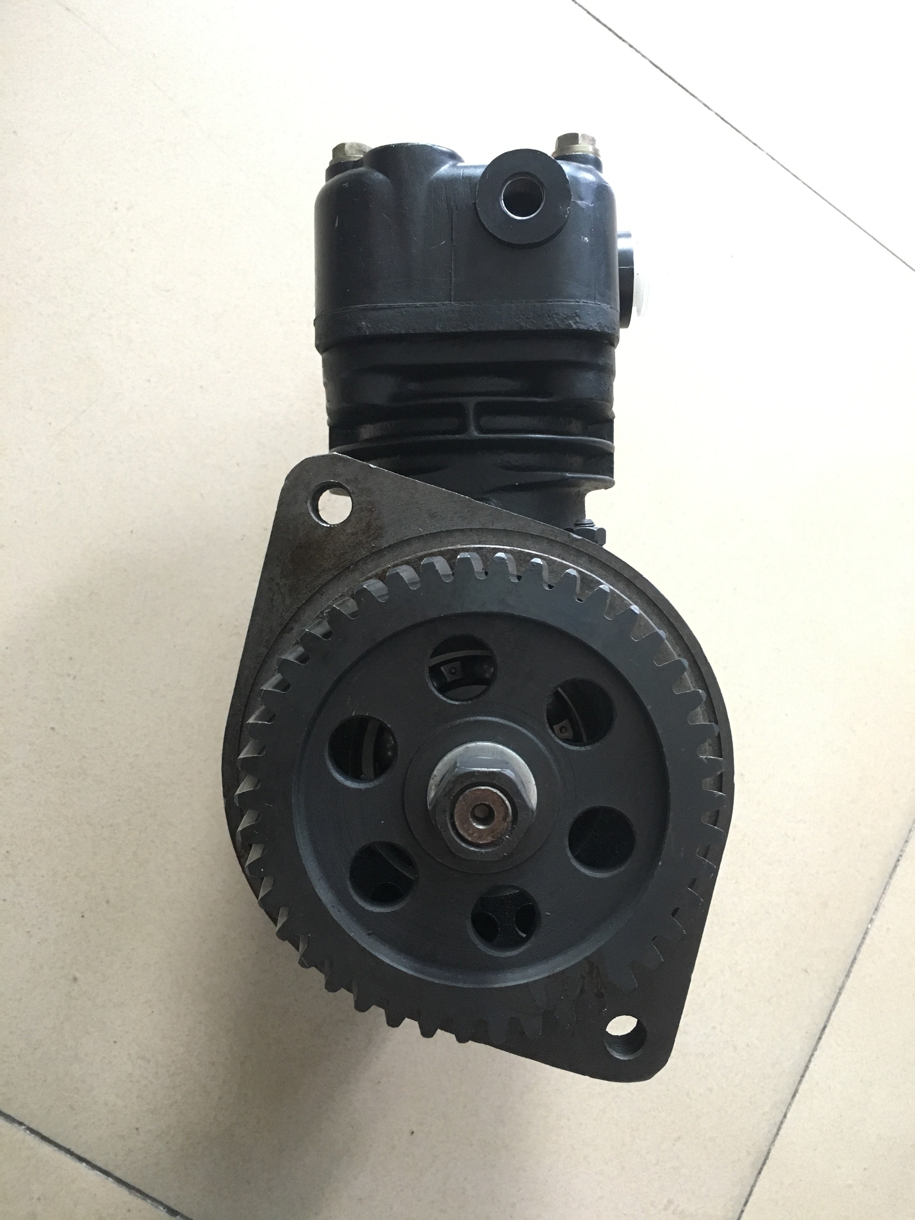Bus Truck Spare Parts Air Brake Compressor Tractor Air Compressor Machine for Euro Truck Parts Cummins Volvo Scania Iveco Maz