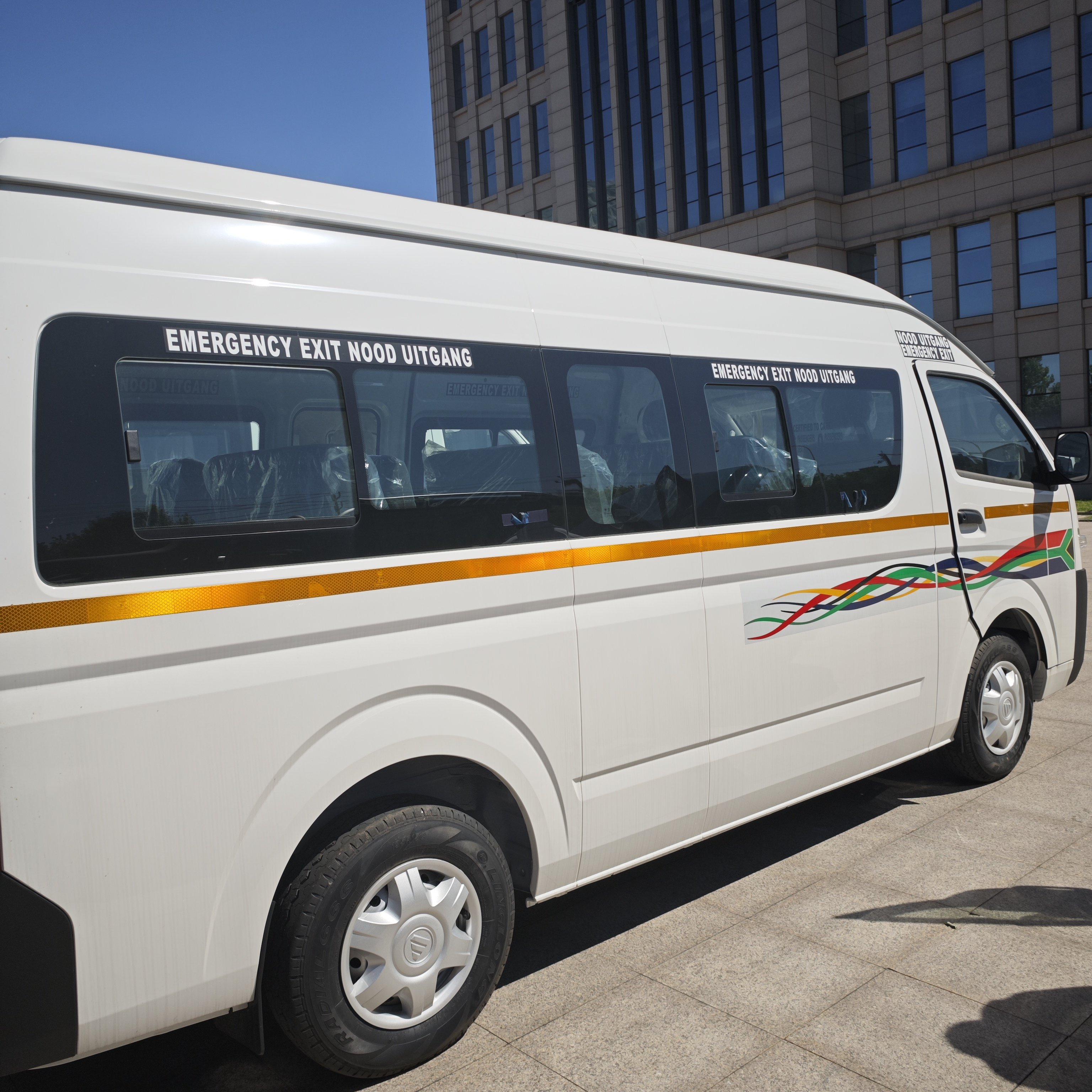 Brand New China Foton Lhd Rhd 15 17 19 Seater 4x2 4x4 Mini Bus Business Van Buses for Passenger Transport