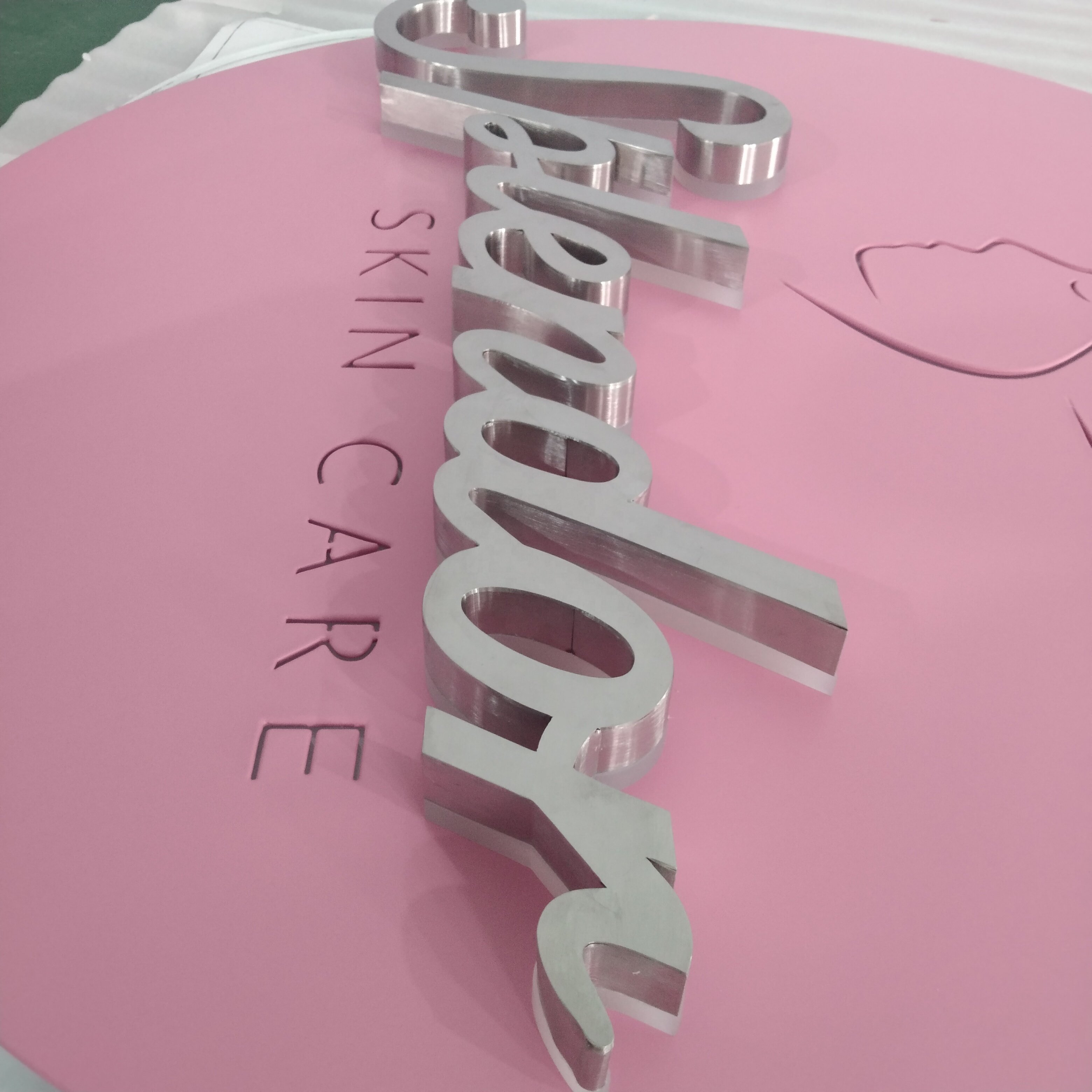 SP Factory Custom 3D Led Sign Round Backboard Stainless Steel Alphabet Letter Signs Metal Light Led Outdoor Letters Logo Signage