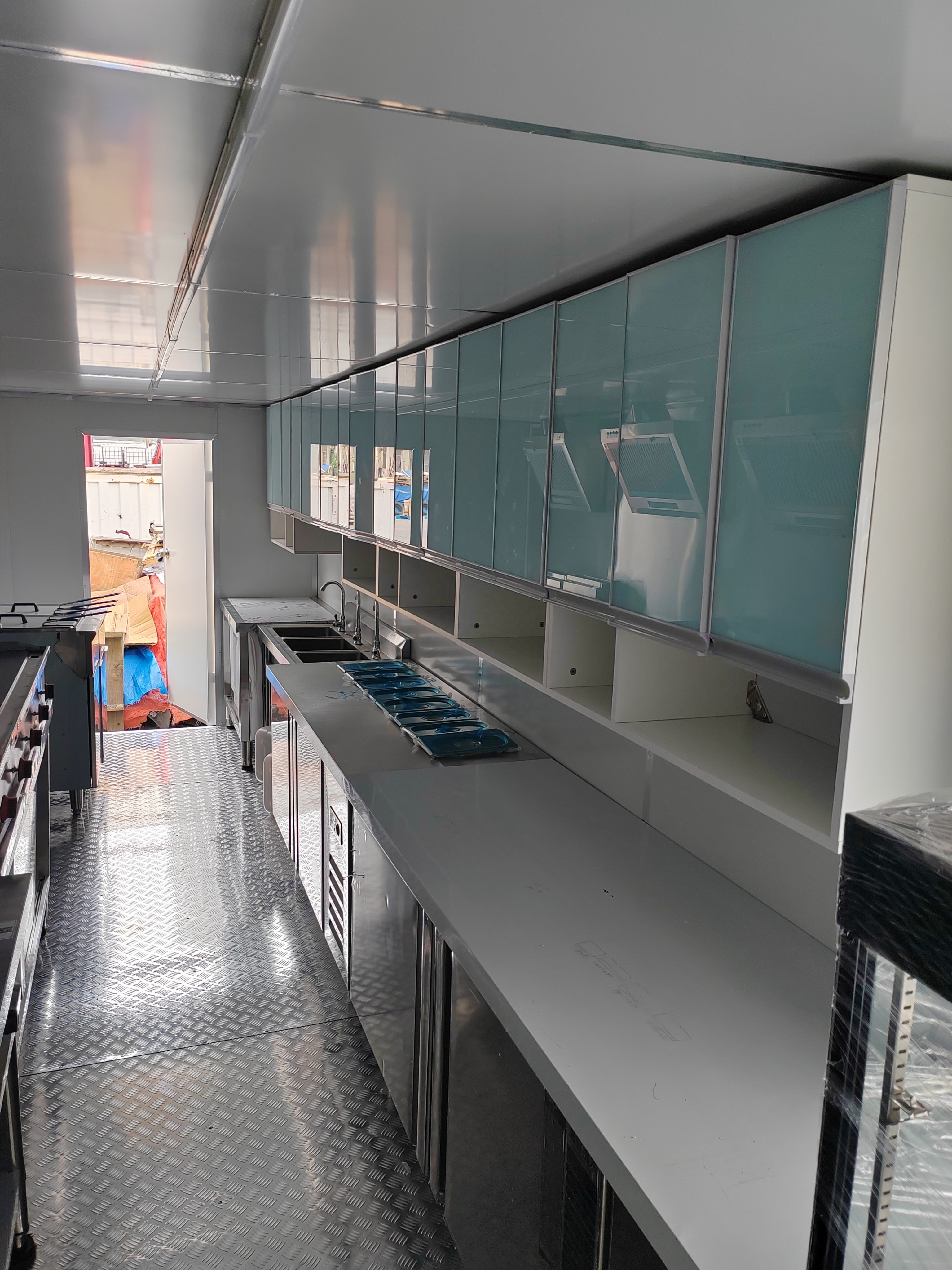 New Type Street Food Trailer for Selling Coffee Van Catering Cart Burgers Fries Ice Cream BBQ Bus Mobile Food Truck
