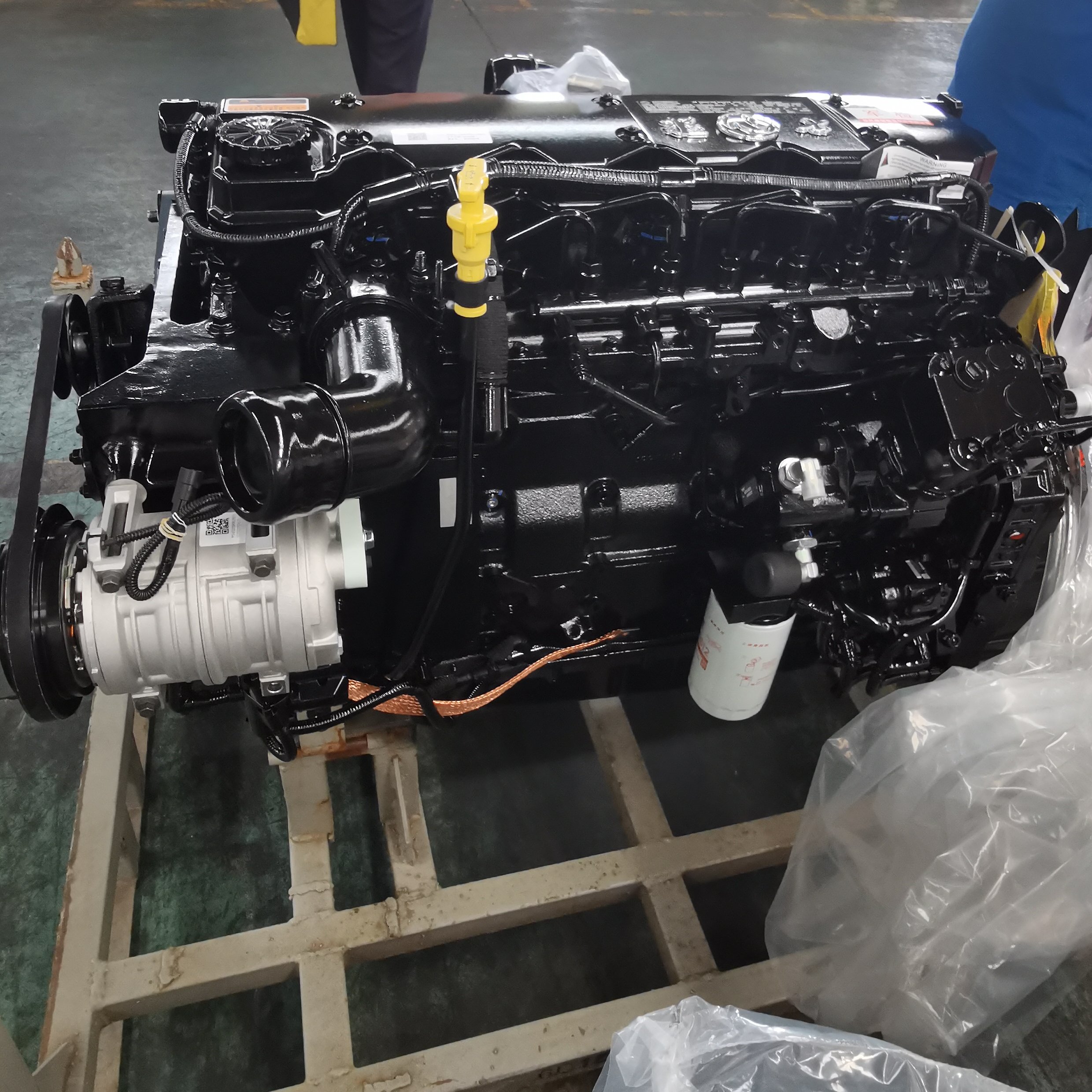 4 Stroke ISD 300hp 6.7L 6 Cylinder Bus Truck Diesel Engine 220KW 2700RPM Complete Electronic Motor Engine