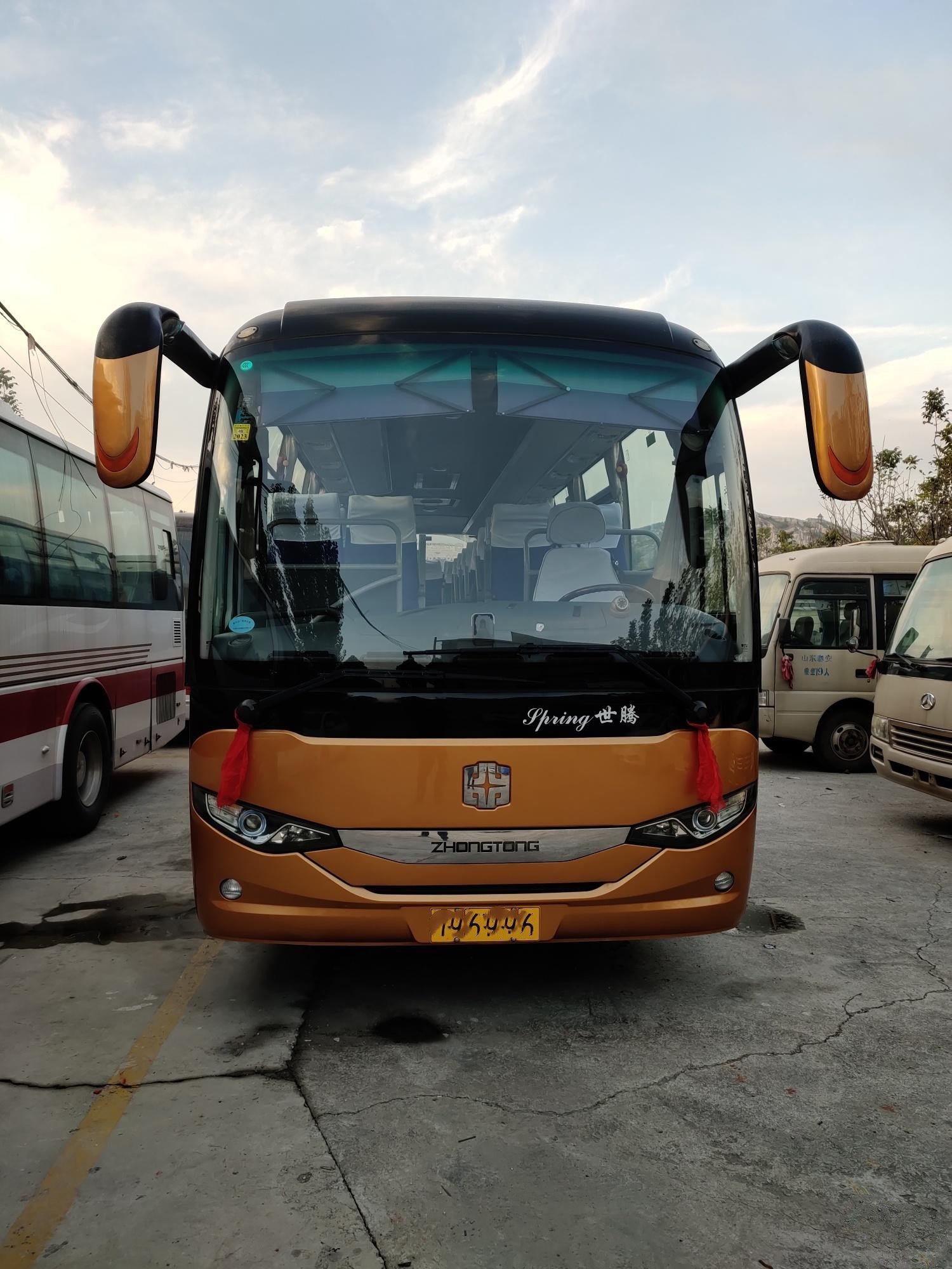 Second-hand Bus for Sale LCK6100 Versatile Tour Bus for Large Groups With Multiple Engine Options and High-Speed Performance