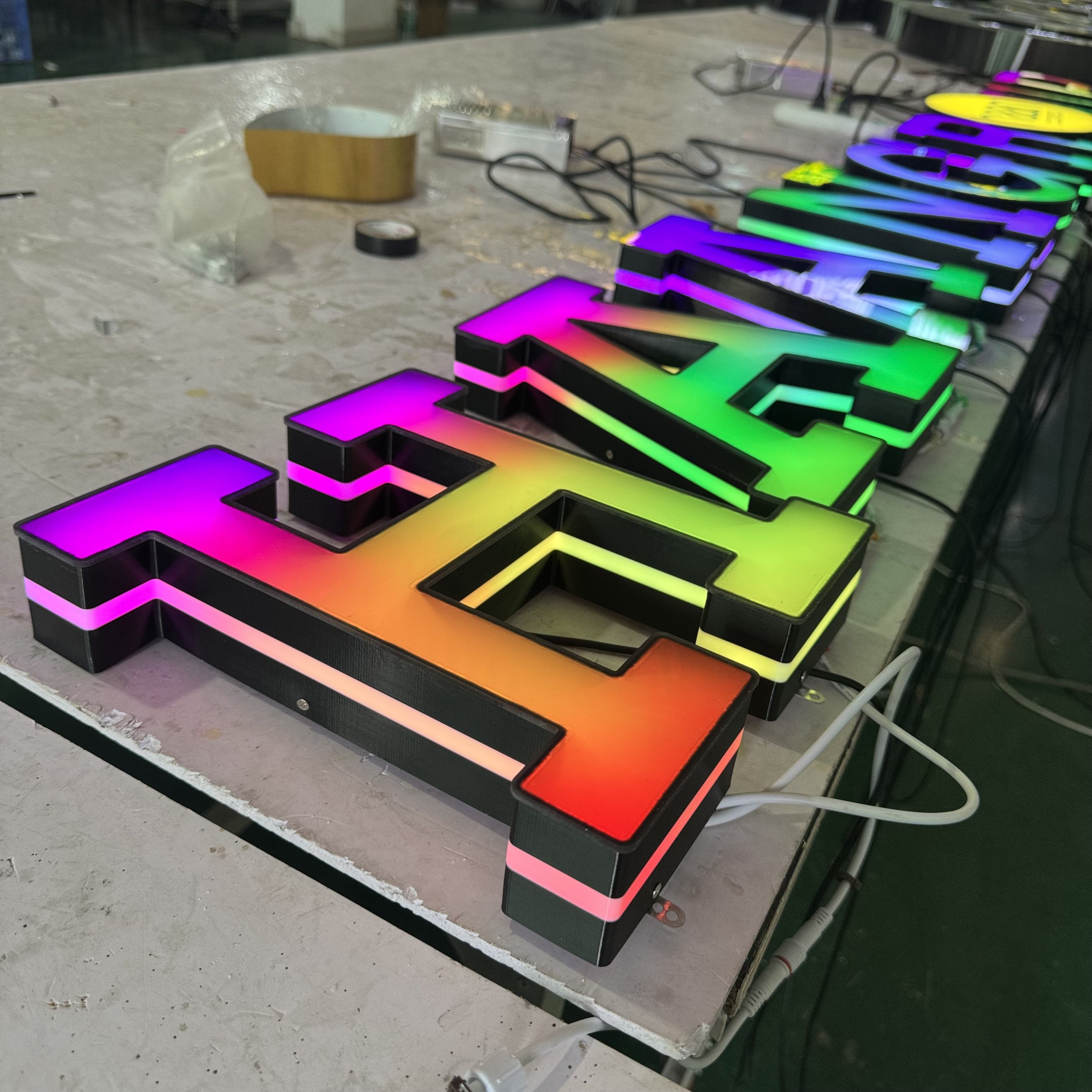 High Brightness RGB Light up Letter 3D Print Black Face With Led Color Light Acrylic Led Letter Sign for Shop Signage