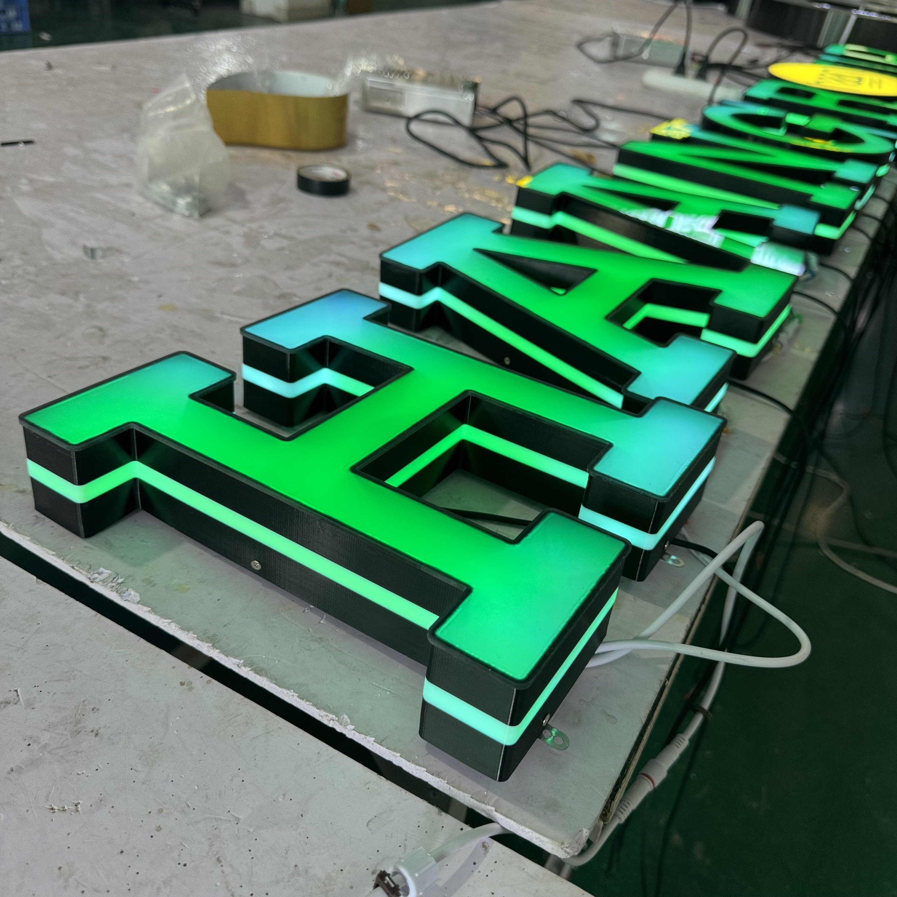 High Brightness RGB Light up Letter 3D Print Black Face With Led Color Light Acrylic Led Letter Sign for Shop Signage
