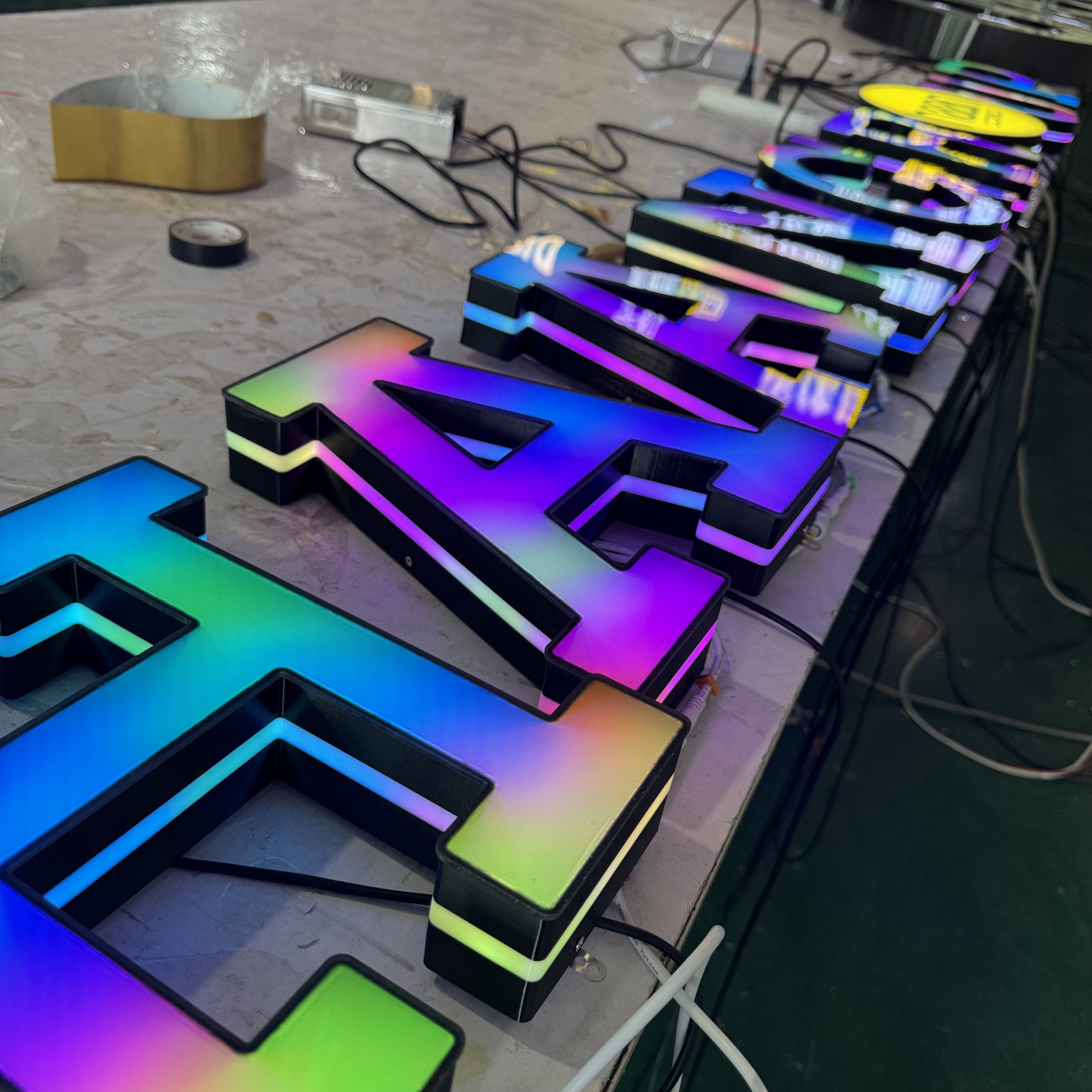High Brightness RGB Light up Letter 3D Print Black Face With Led Color Light Acrylic Led Letter Sign for Shop Signage