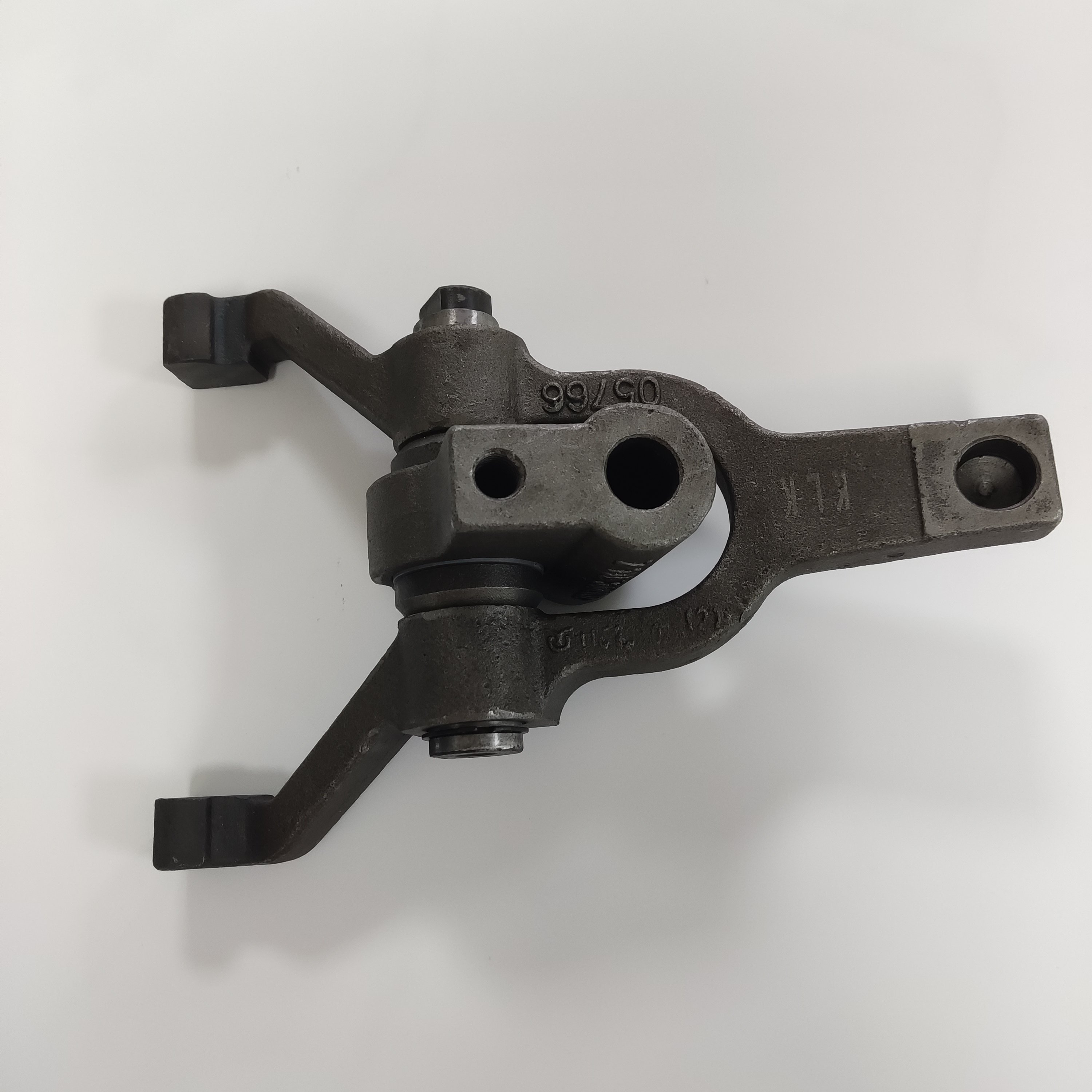 Bus Parts Gearbox Clutch Release Fork for Zhongtong Bus 118302022(2)