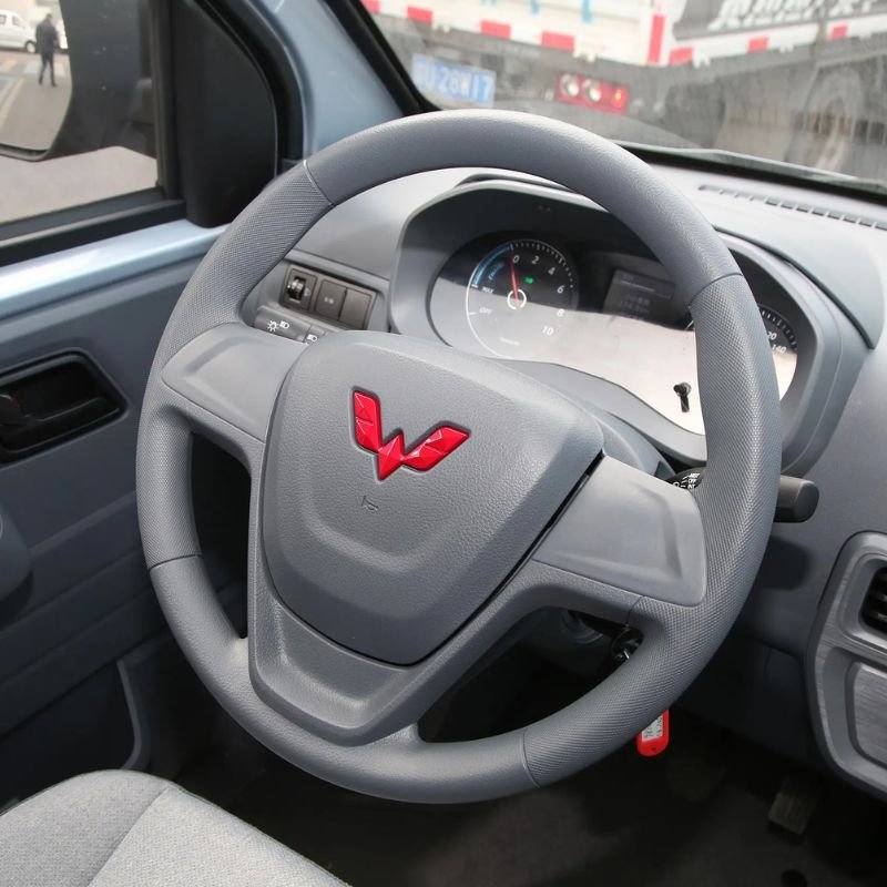 2024 Latest Pure Electric Mini Van Fast Charging SAIC Wuling Yangguang Minibus Small Passenger Vehicles Mini Bus Taxi Car Ev