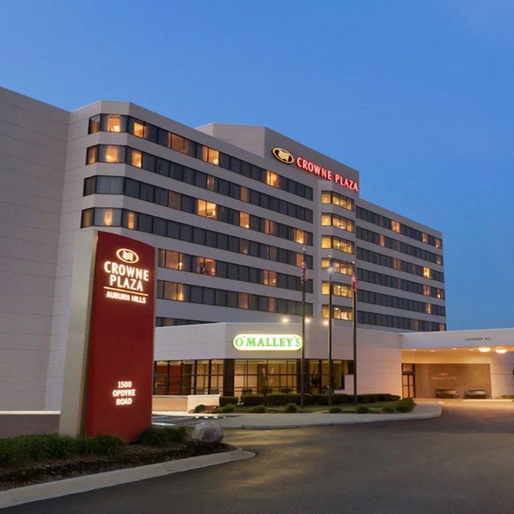 BrandnewSign Customized Hotel Front Brand logo Standing Signage Led Lighting Sign Pylon Signage