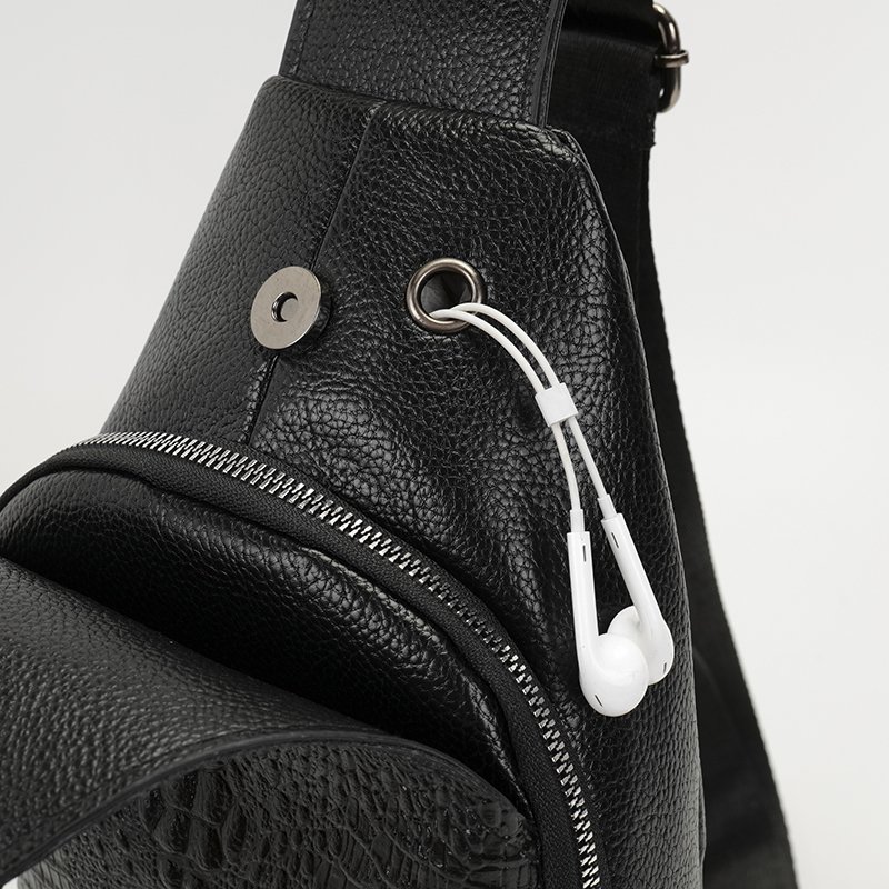 Factory custom men's chest bag Travel simple motorcycle bag Fashion ultra light waterproof sling bag