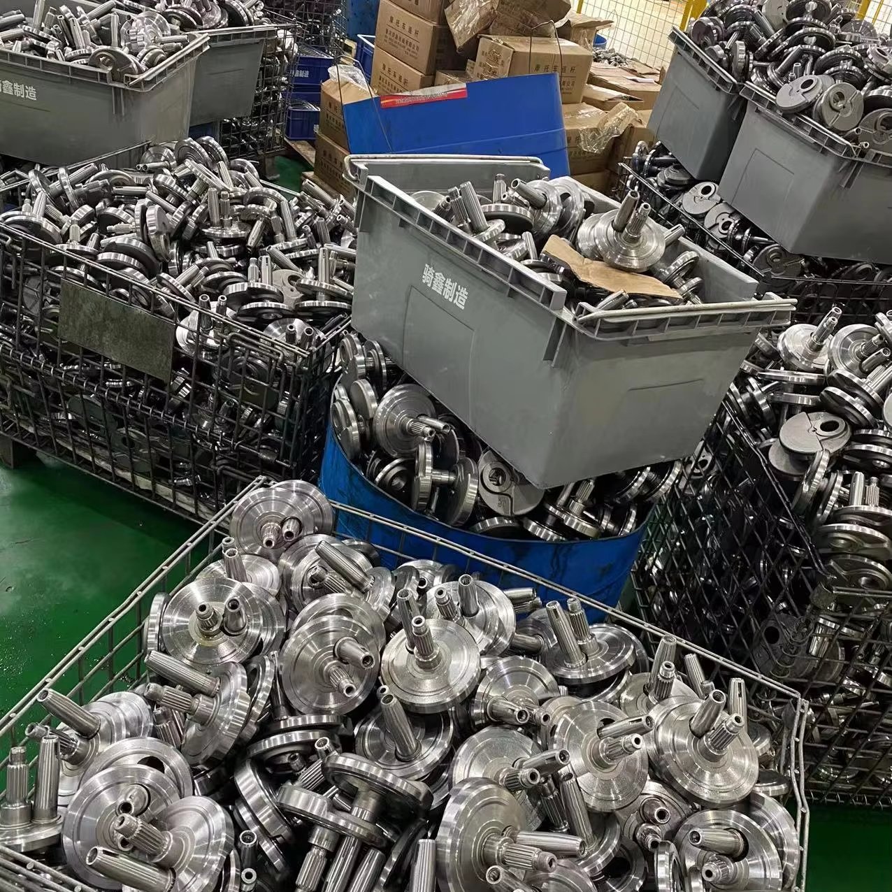 A large number of refurbished spare parts, second-hand crankshaft CG125 150 200, low-priced engine parts