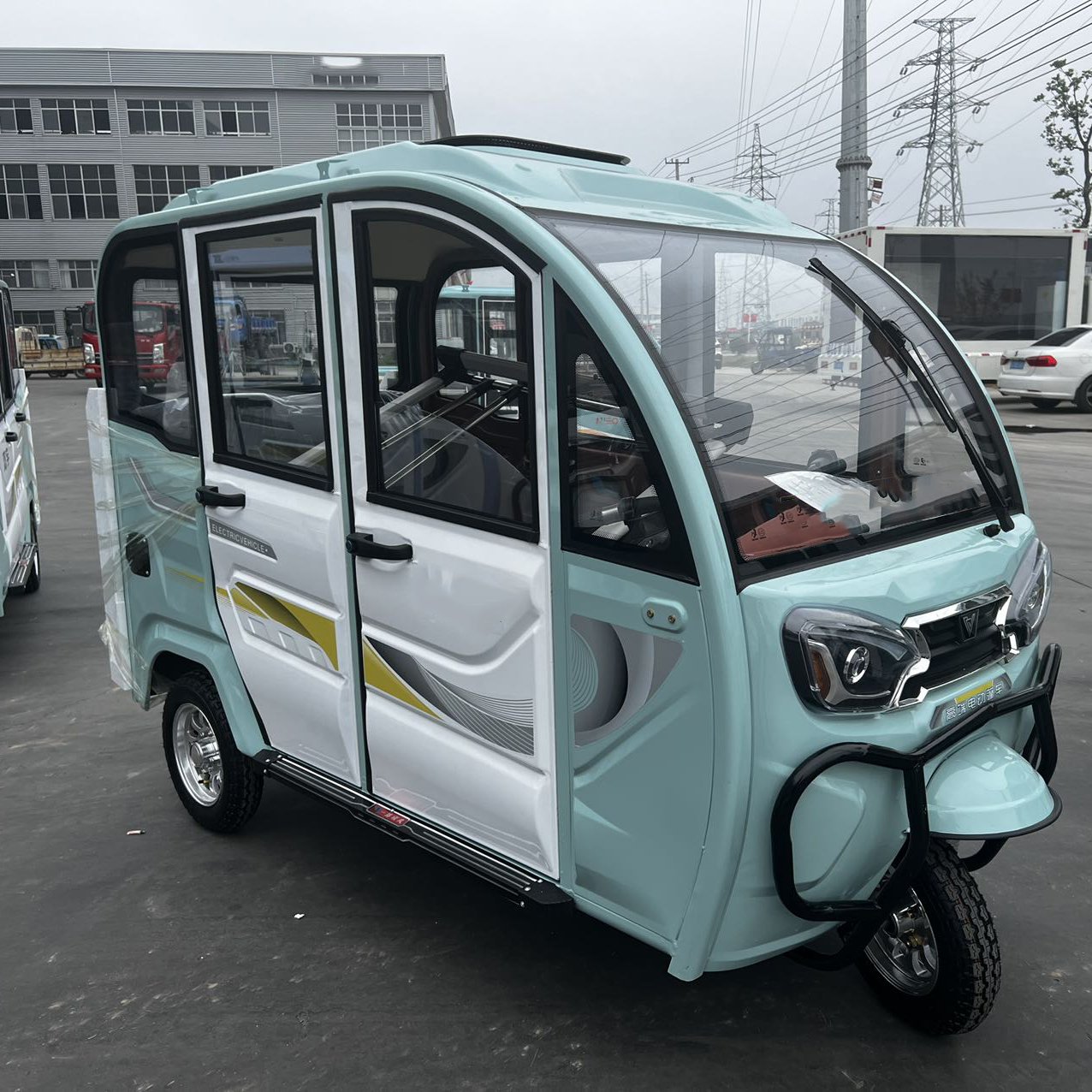 Used Large space Super long Accommodates 4-6 people Tricycles Electric Three Wheel Passenger Tricycle Electric tuktuk for