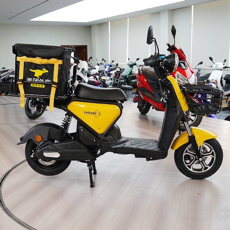 CKD SKD 1100W Factory Supply Electric Moped 50km/h Speed Food Delivery High Speed Electric Motorbike Racing motorcycle