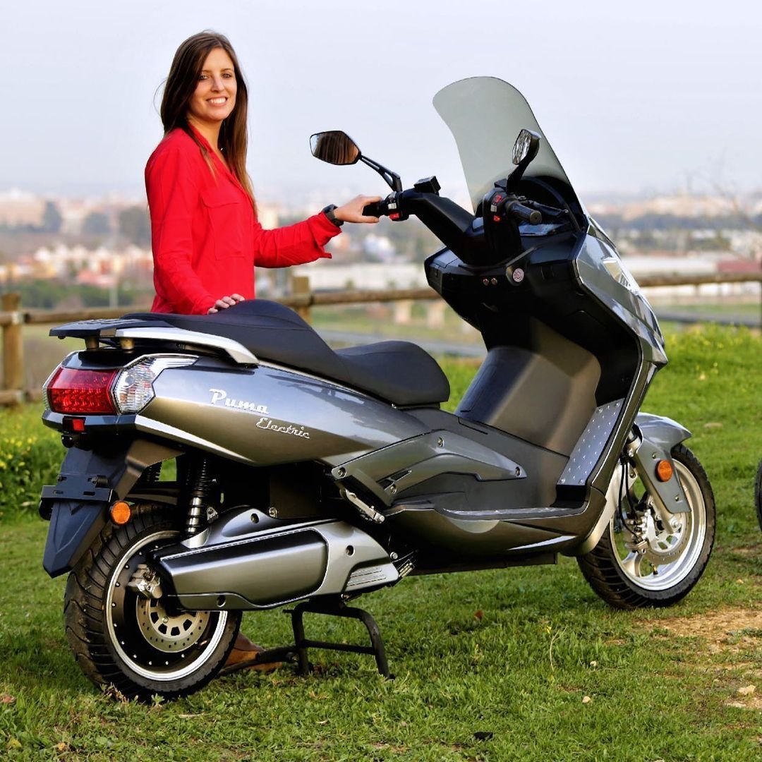 Swapable Battery Popular Stylish Hot Sale Electric Motorcycle With Wind Shield High Speed Electric Motorcycle For Adults