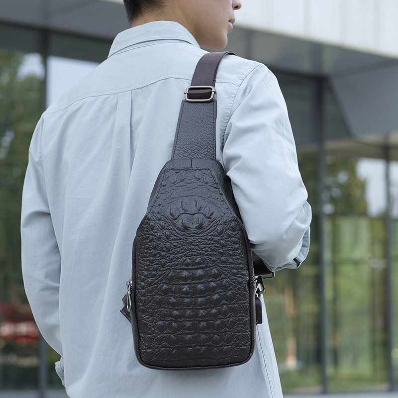 Factory custom men's chest bag Travel simple motorcycle bag Fashion ultra light waterproof sling bag