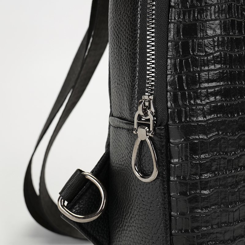 Factory custom men's chest bag Travel simple motorcycle bag Fashion ultra light waterproof sling bag