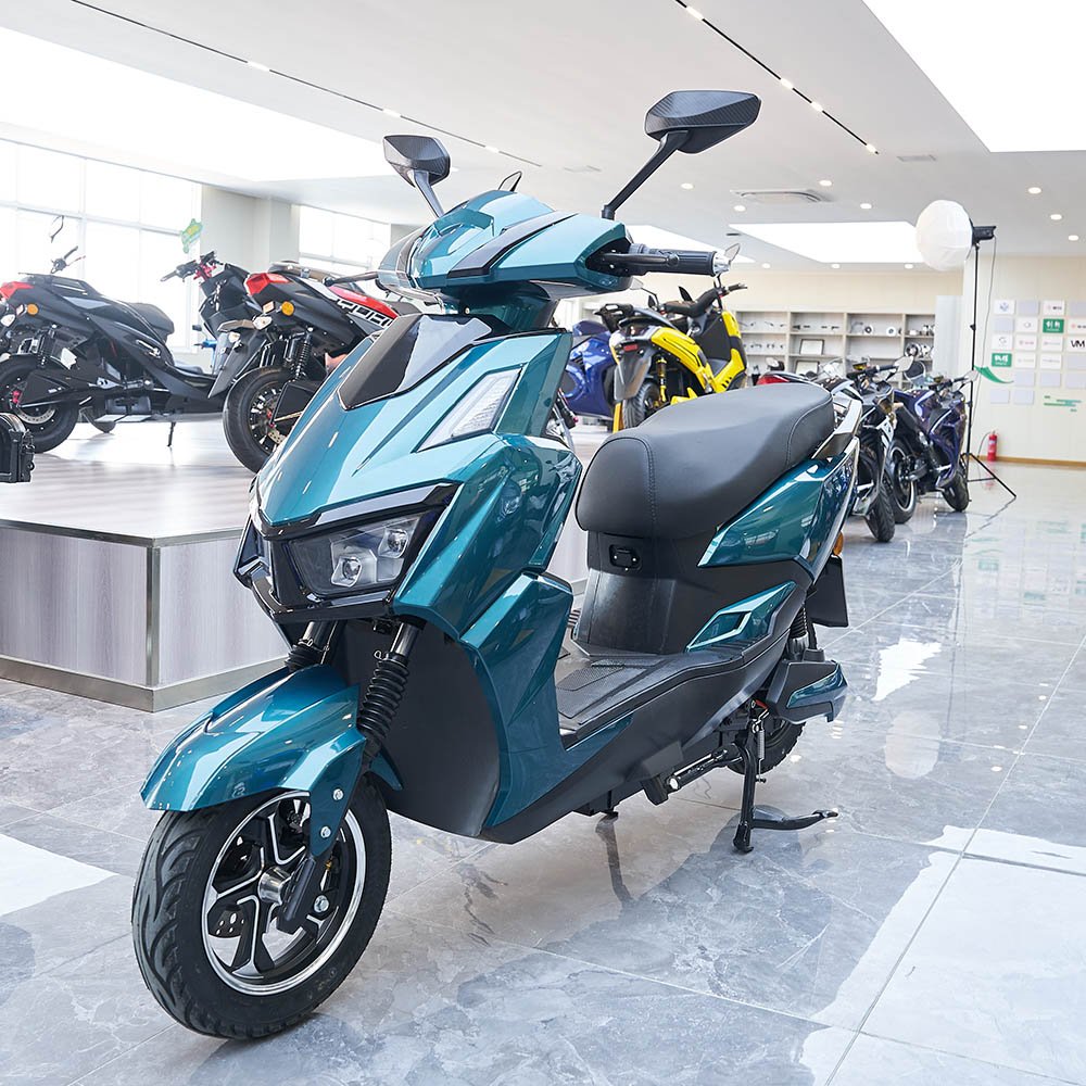 700-900W 40-50km/h Speed 55-70km Range Adult Moped Electric motorcycle For Sale