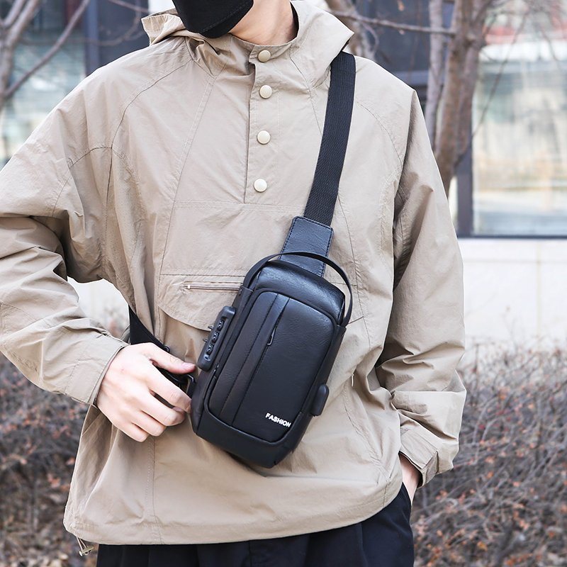 Factory custom men's chest bag Travel simple motorcycle bag Fashion ultra light waterproof sling bag