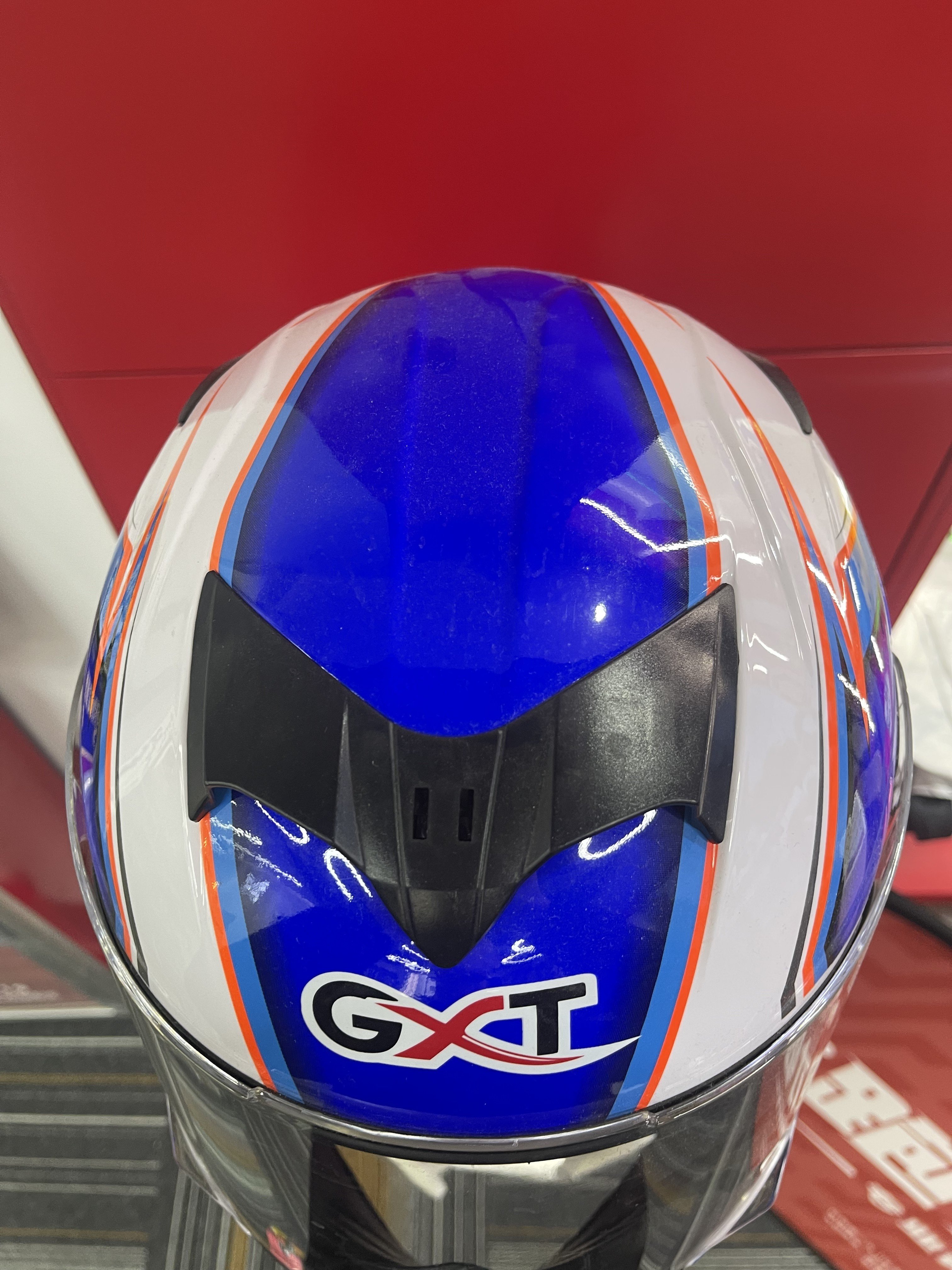The new popular protective helmet can be used for motorcycles and go-karts