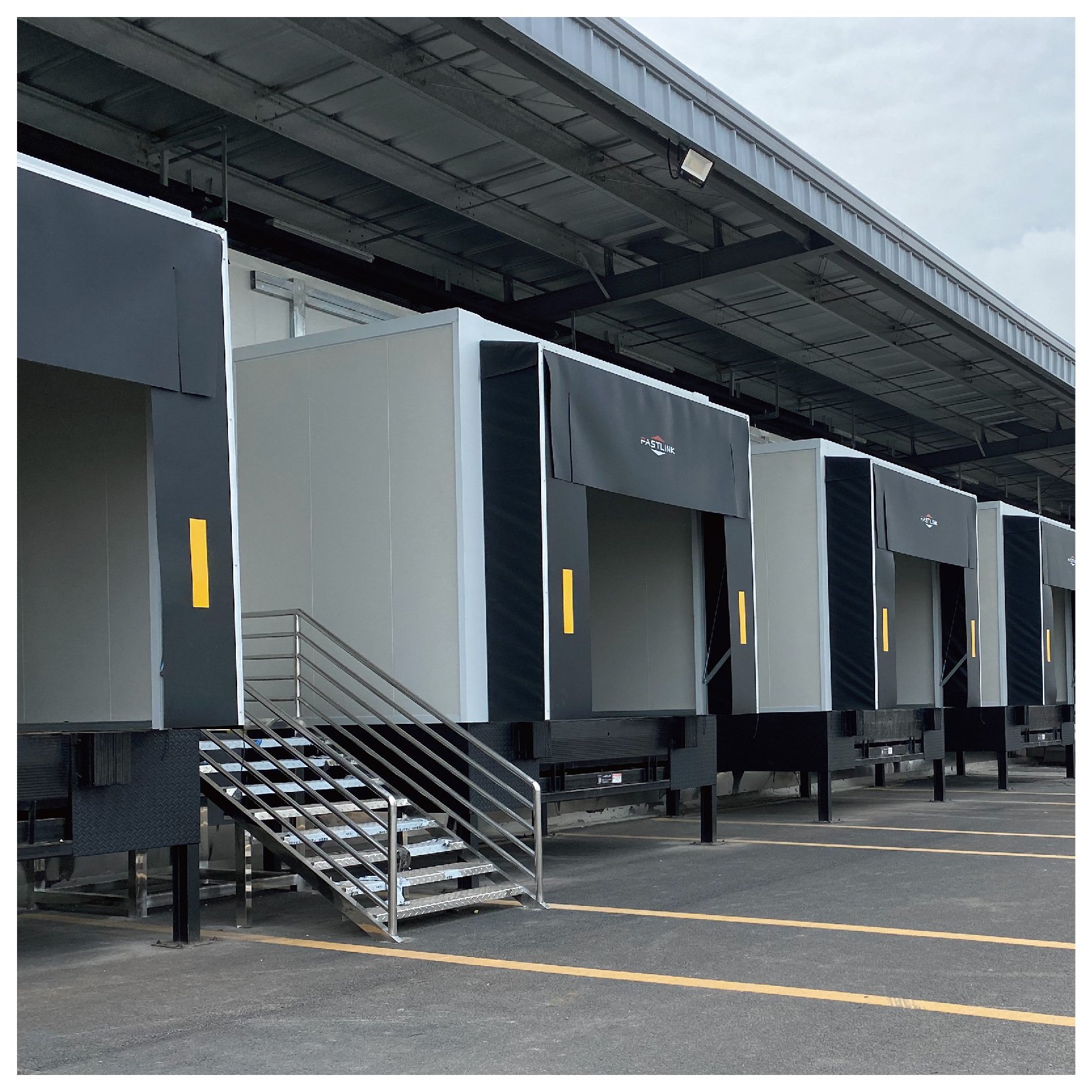 Fastlink Own Brand entrance PVC Fabric Mechanical Electric retractable Mechanical Dock Shelter