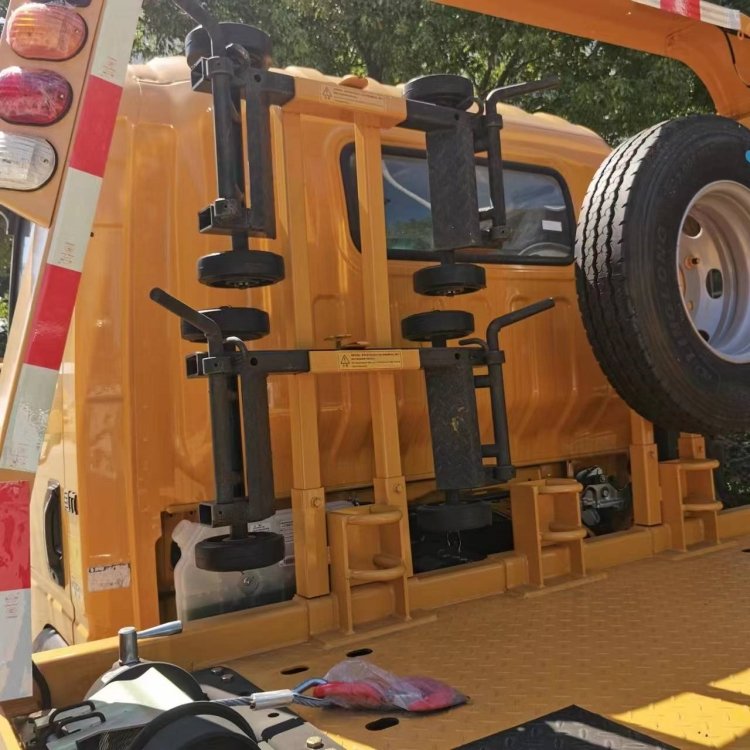 NEW HOWO wrecker tow truck 5 tons breakdown lorry recovery cars tricycles motorcycles carry trailer