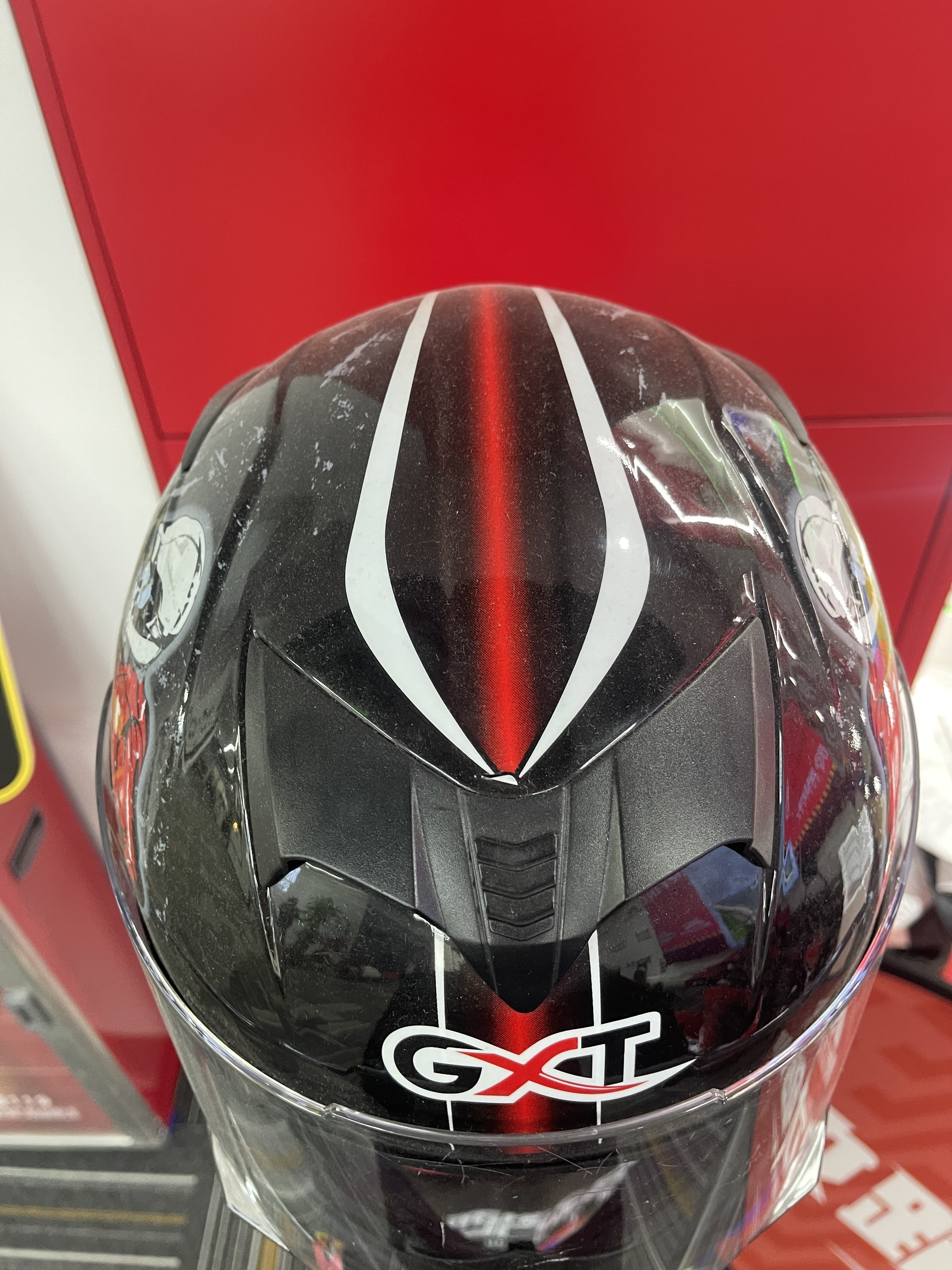 The new popular protective helmet can be used for motorcycles and go-karts
