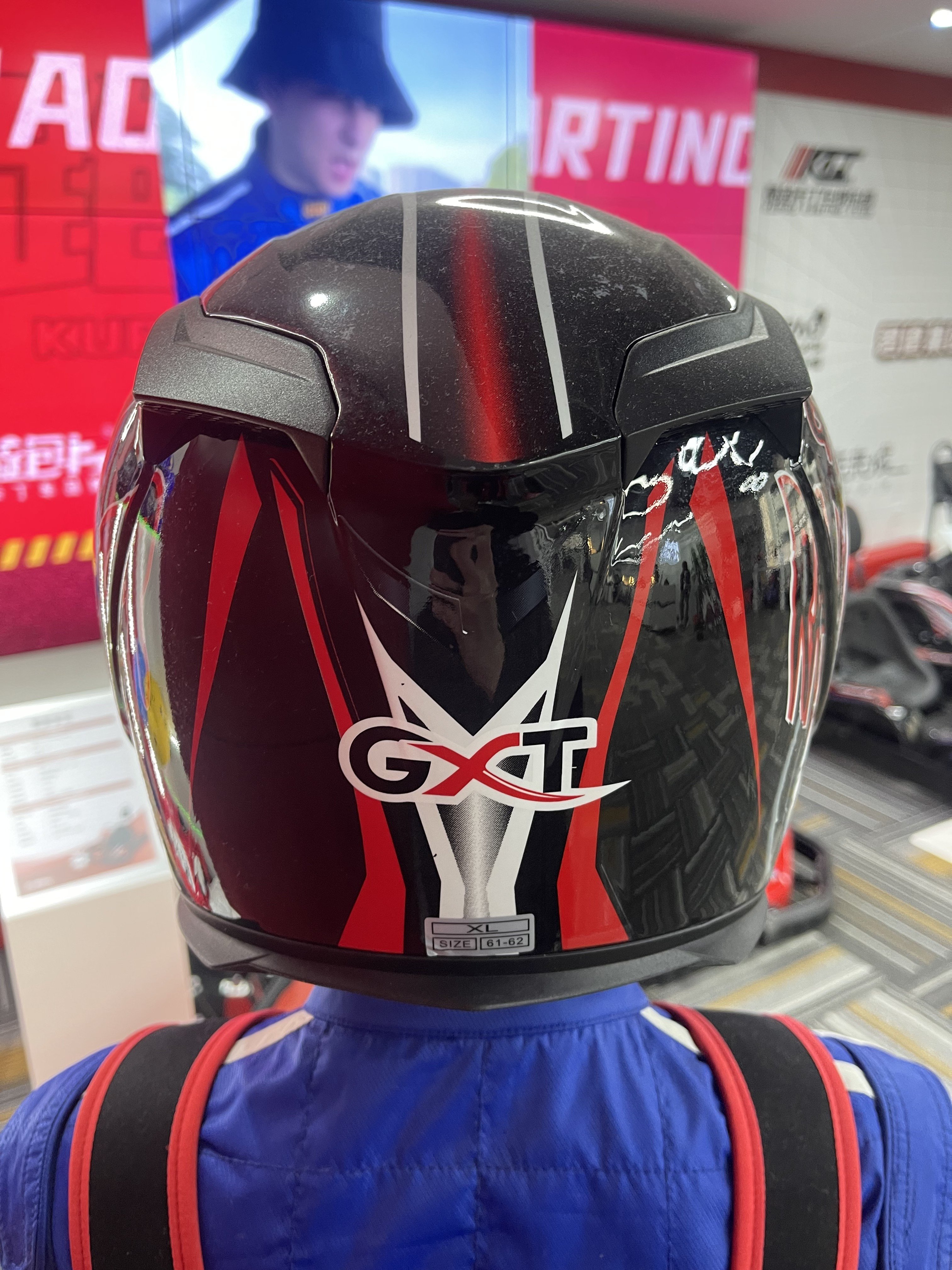 The new popular protective helmet can be used for motorcycles and go-karts