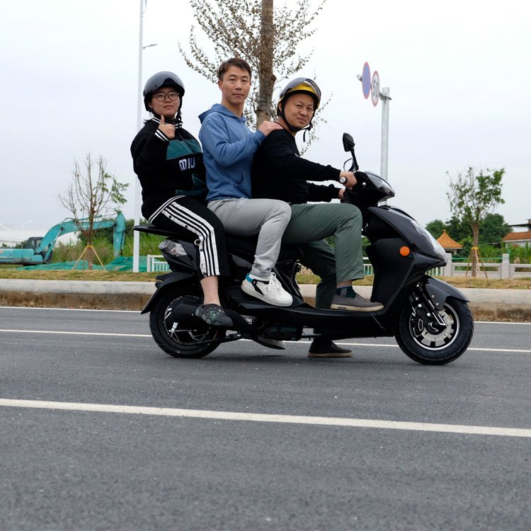free sample motorcycle Europe 2-Wheeled moped 30MPH 56Miles 60v 2000w bike scooter electric motorcycles