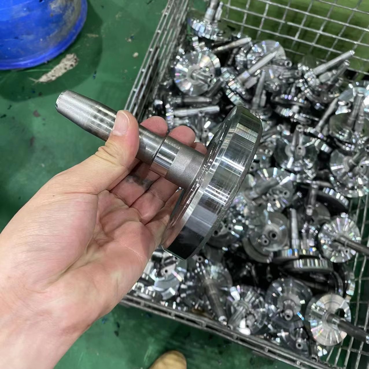 A large number of motorcycle engine crankshafts CG125c'cQ crankshafts and a large number of second-hand parts