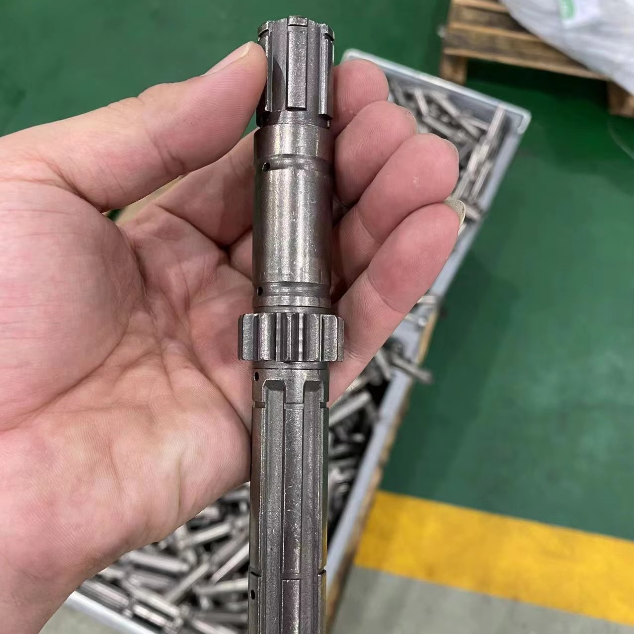 Used motorcycle transmission shaft drives rear axle output sprocket shaft CG125 YBR125 XTZ125