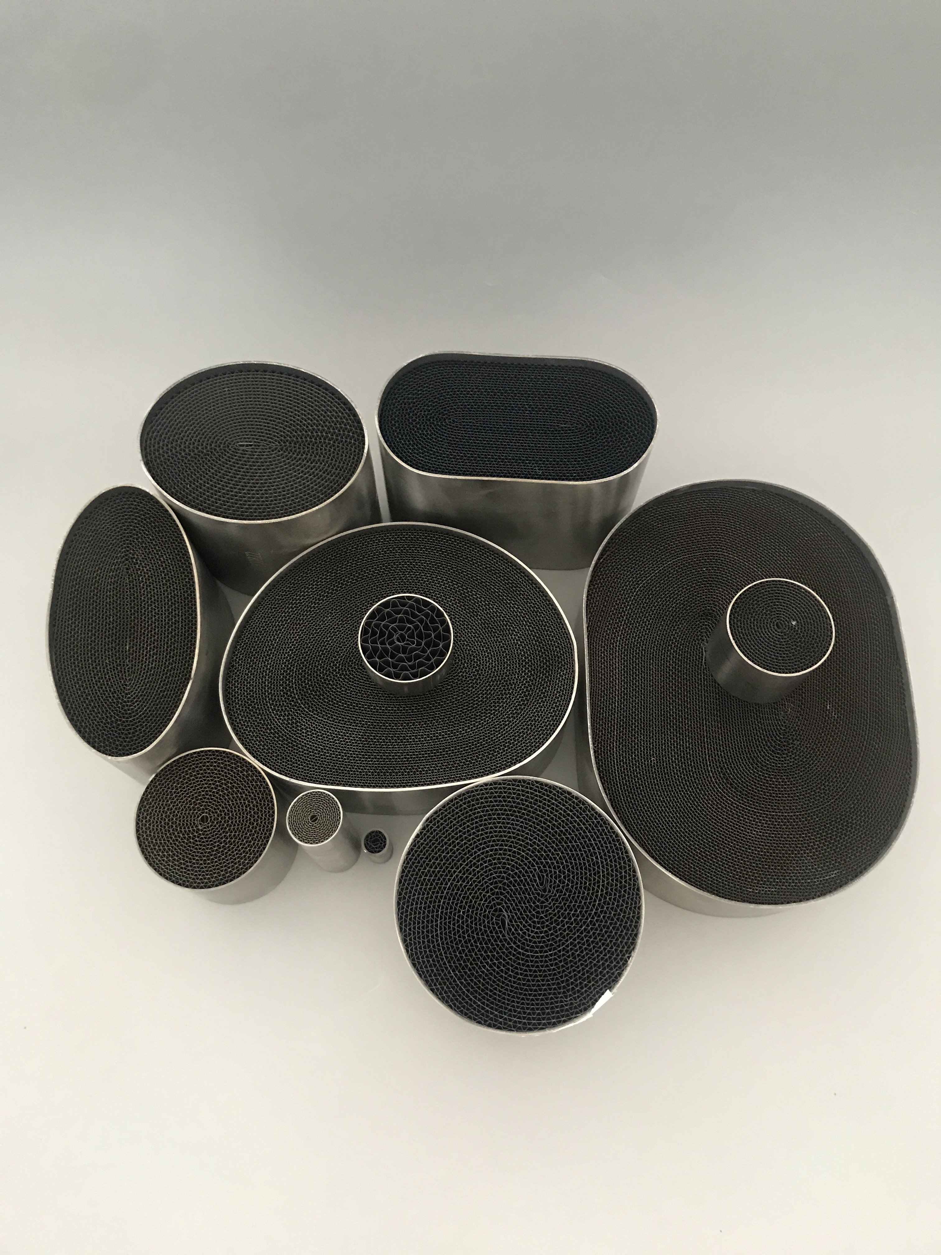 Auto catalyst double-core metal substrate catalyst